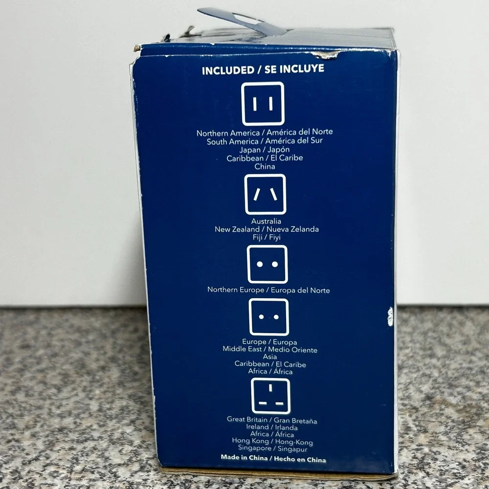 Insignia Travel Converter & Adapter - Black - Complete With‎ 5 Adapters